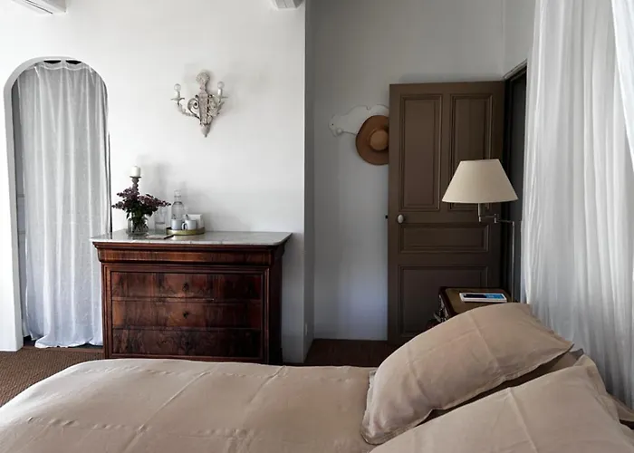 La Bousquetière Couette-café 3*